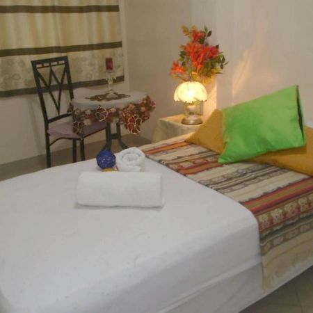 Hotel Jeshua Simmonds Гуаякуил Екстериор снимка