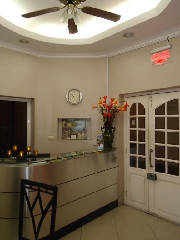 Hotel Jeshua Simmonds Гуаякуил Екстериор снимка