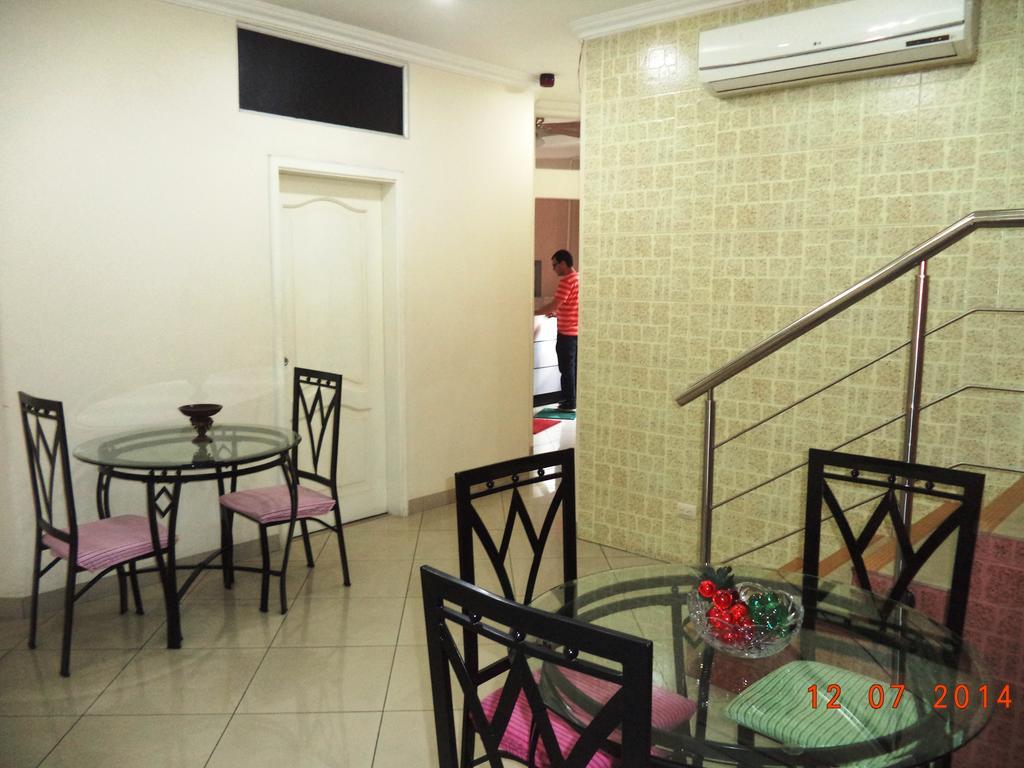 Hotel Jeshua Simmonds Гуаякуил Екстериор снимка