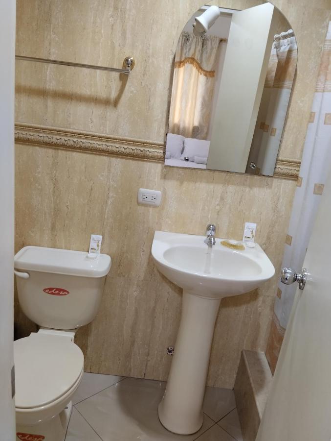 Hotel Jeshua Simmonds Гуаякуил Екстериор снимка