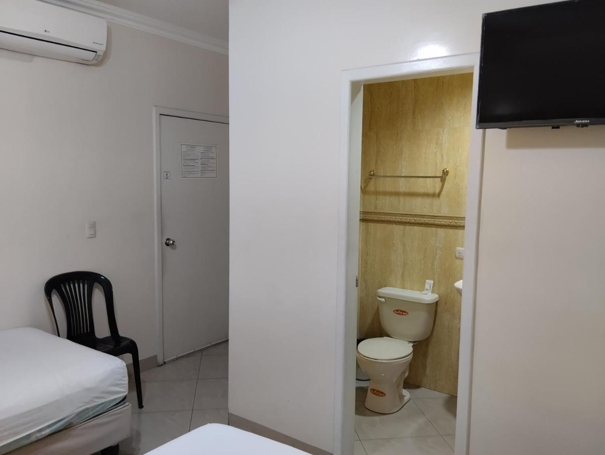 Hotel Jeshua Simmonds Гуаякуил Екстериор снимка