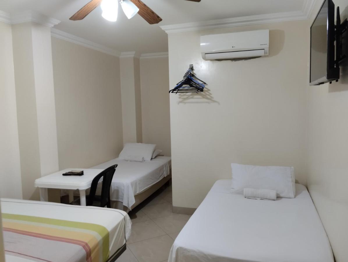 Hotel Jeshua Simmonds Гуаякуил Екстериор снимка