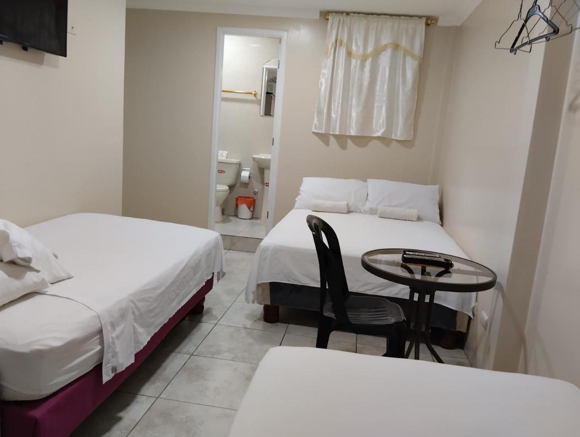 Hotel Jeshua Simmonds Гуаякуил Екстериор снимка