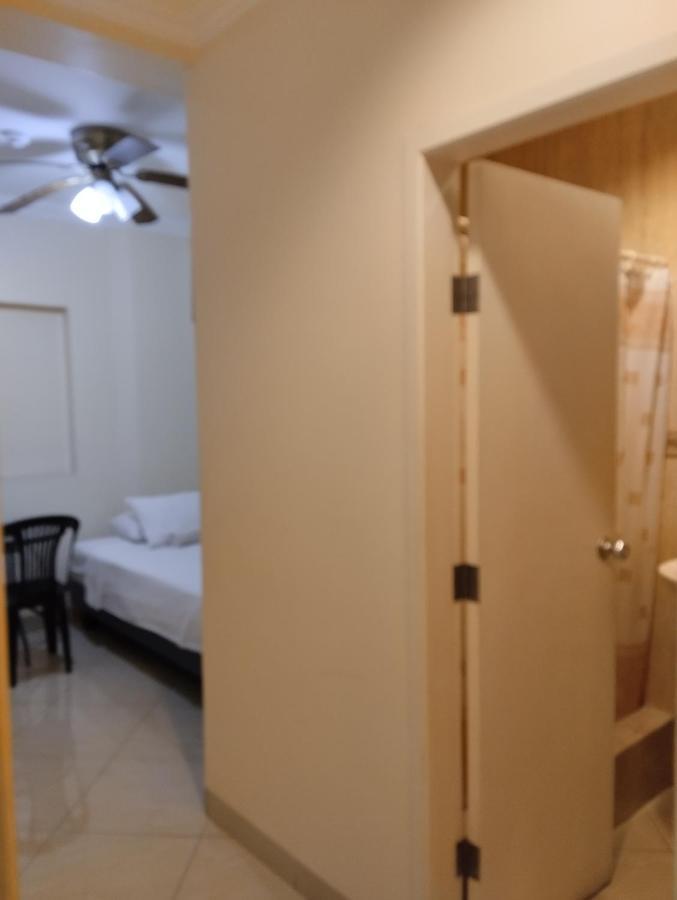 Hotel Jeshua Simmonds Гуаякуил Екстериор снимка