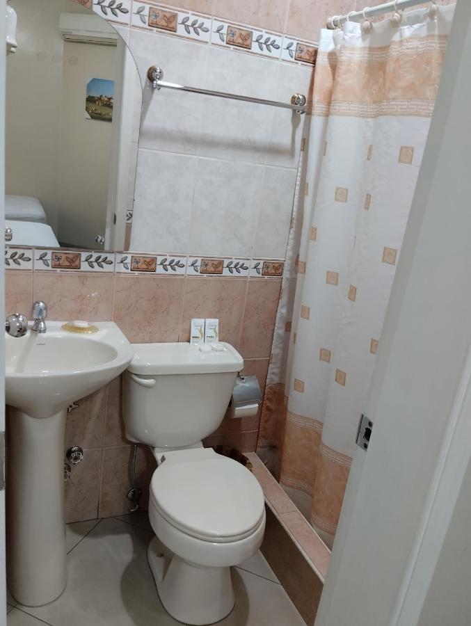 Hotel Jeshua Simmonds Гуаякуил Екстериор снимка