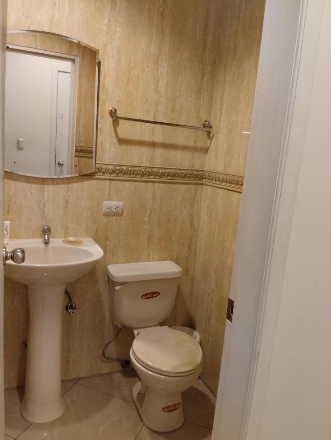 Hotel Jeshua Simmonds Гуаякуил Екстериор снимка