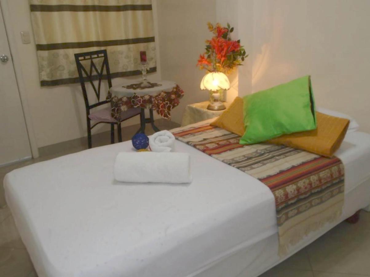 Hotel Jeshua Simmonds Гуаякуил Екстериор снимка