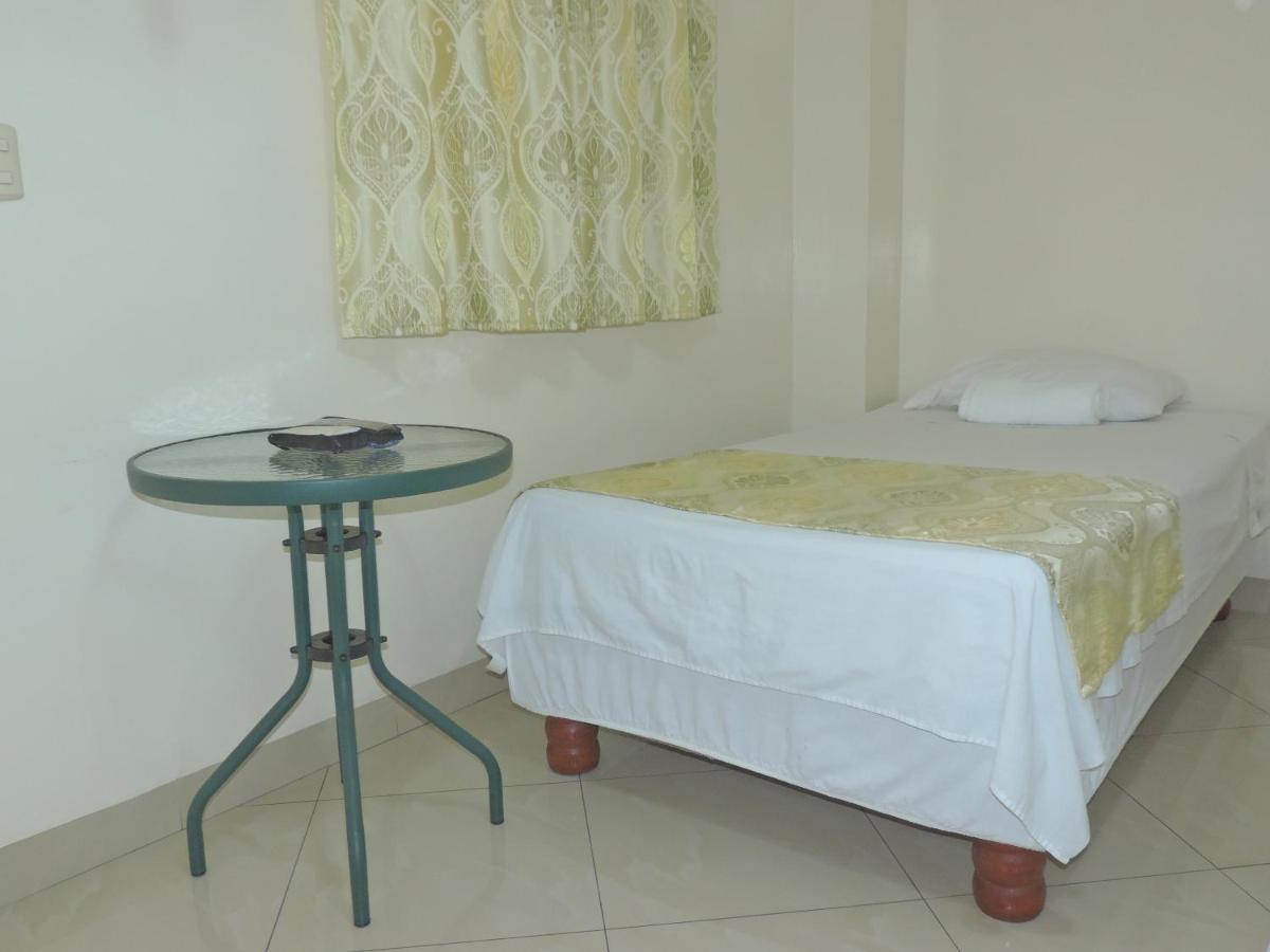 Hotel Jeshua Simmonds Гуаякуил Екстериор снимка