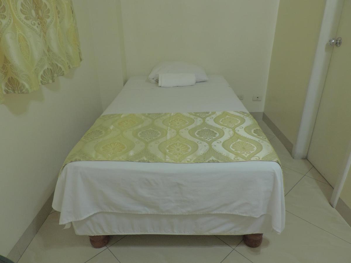Hotel Jeshua Simmonds Гуаякуил Екстериор снимка
