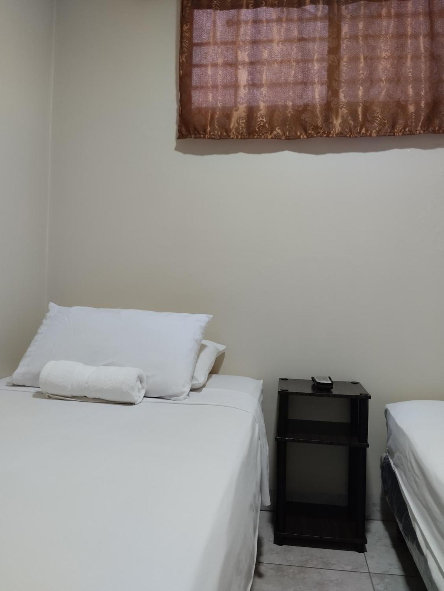 Hotel Jeshua Simmonds Гуаякуил Екстериор снимка