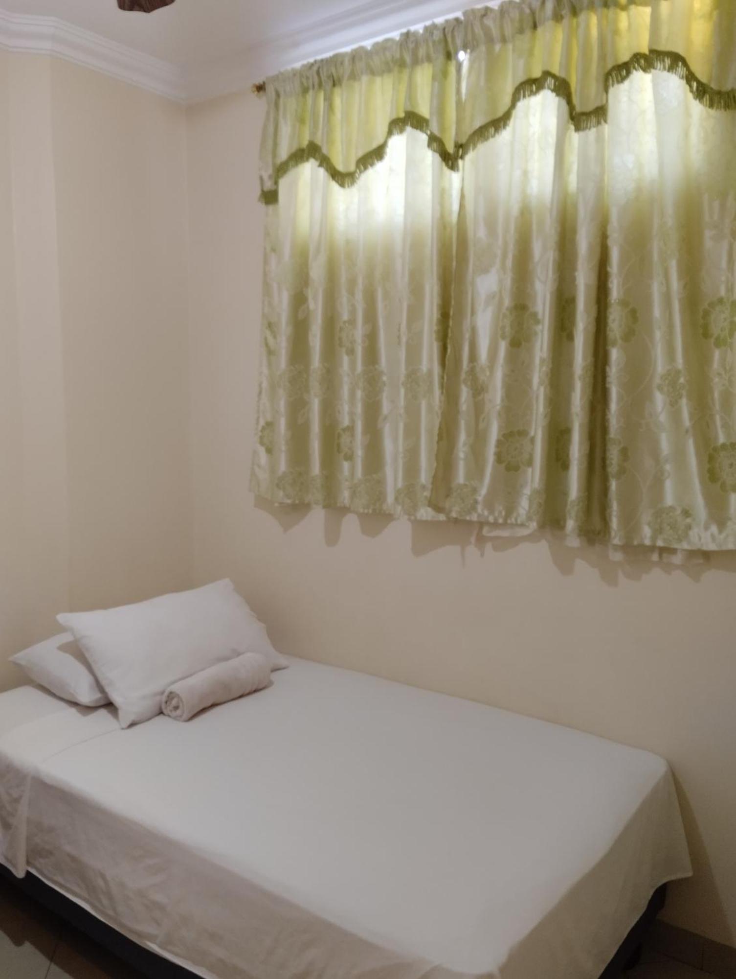 Hotel Jeshua Simmonds Гуаякуил Екстериор снимка