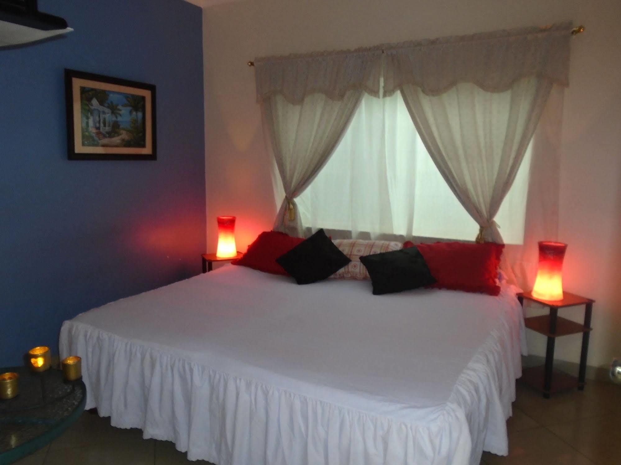 Hotel Jeshua Simmonds Гуаякуил Екстериор снимка